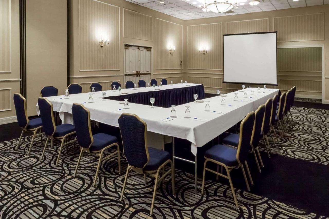 Отель Wyndham Southbury Экстерьер фото