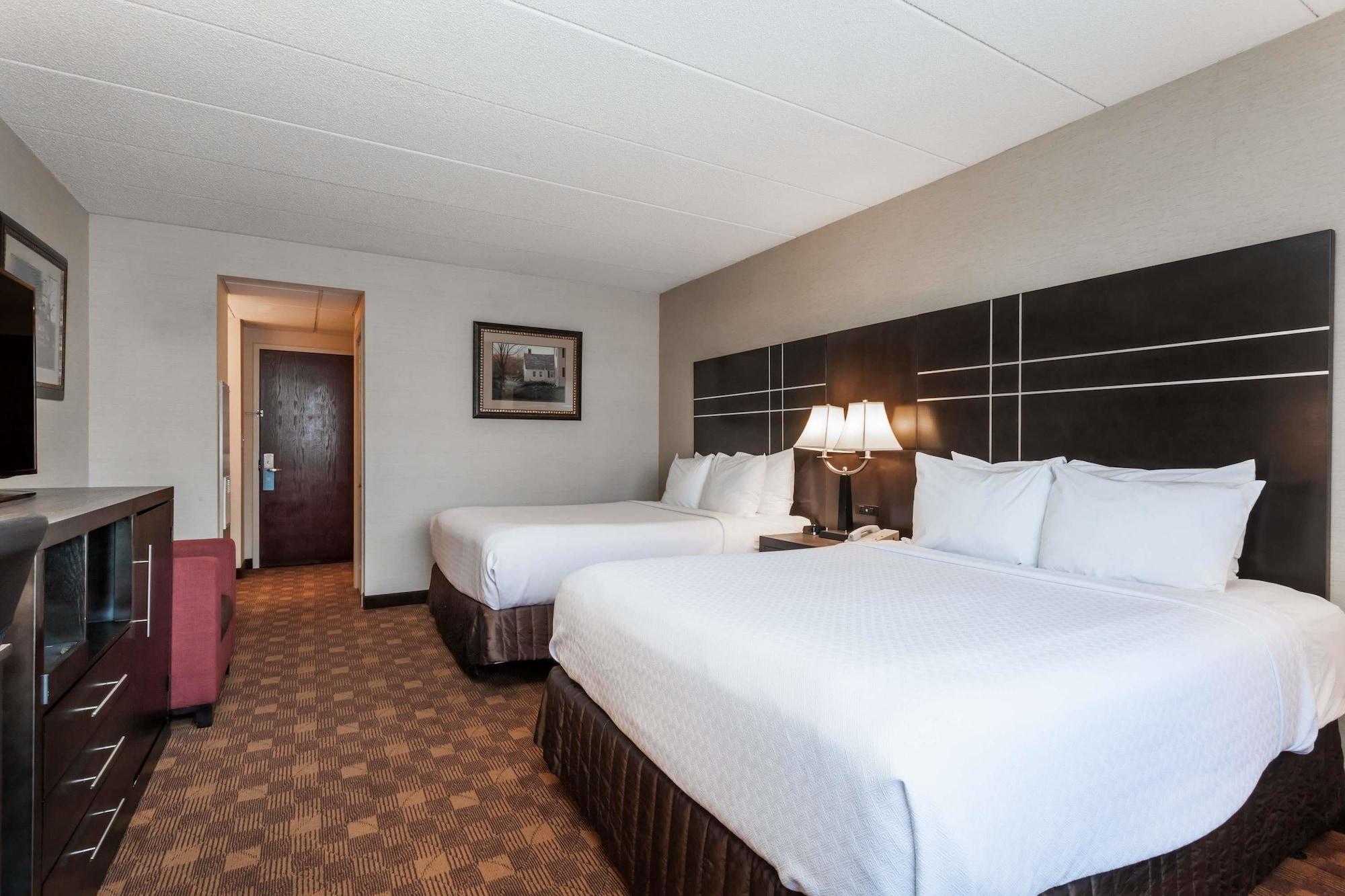 Отель Wyndham Southbury Экстерьер фото