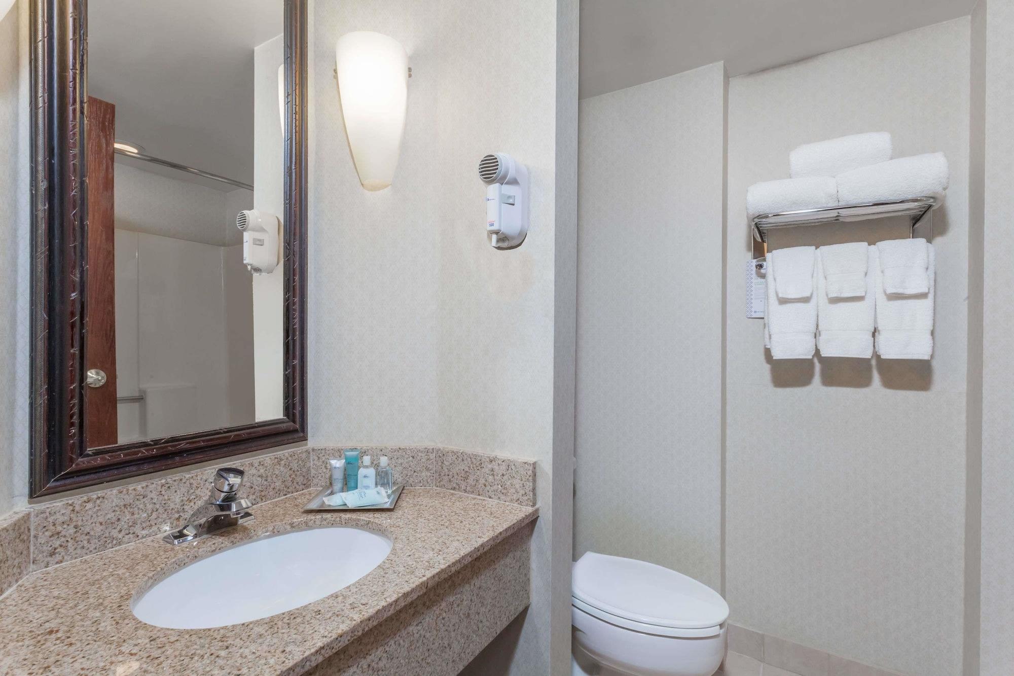 Отель Wyndham Southbury Экстерьер фото