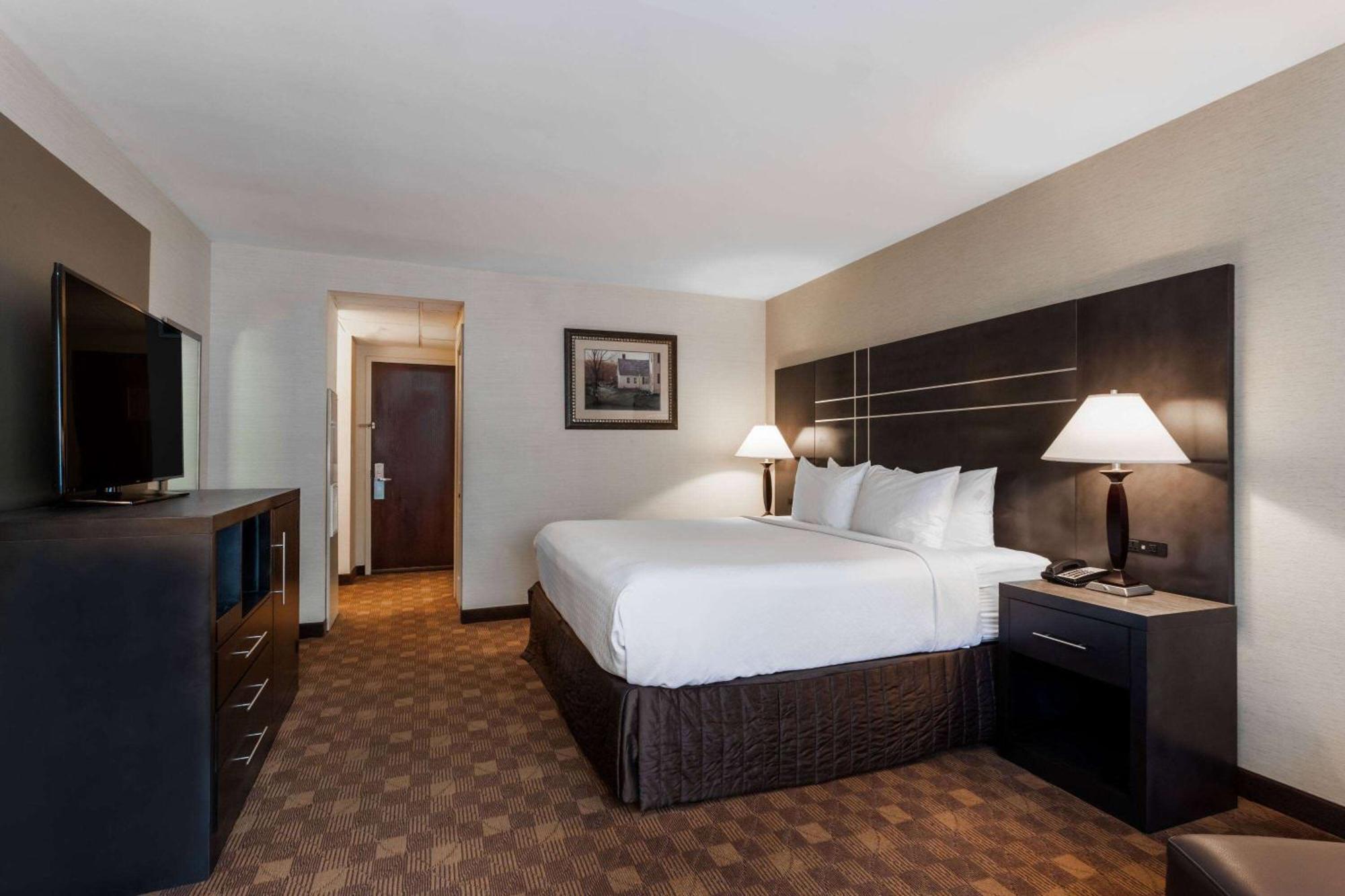 Отель Wyndham Southbury Экстерьер фото