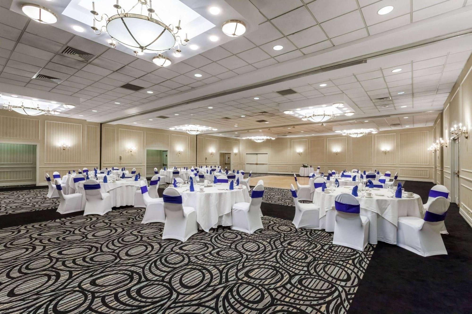 Отель Wyndham Southbury Экстерьер фото