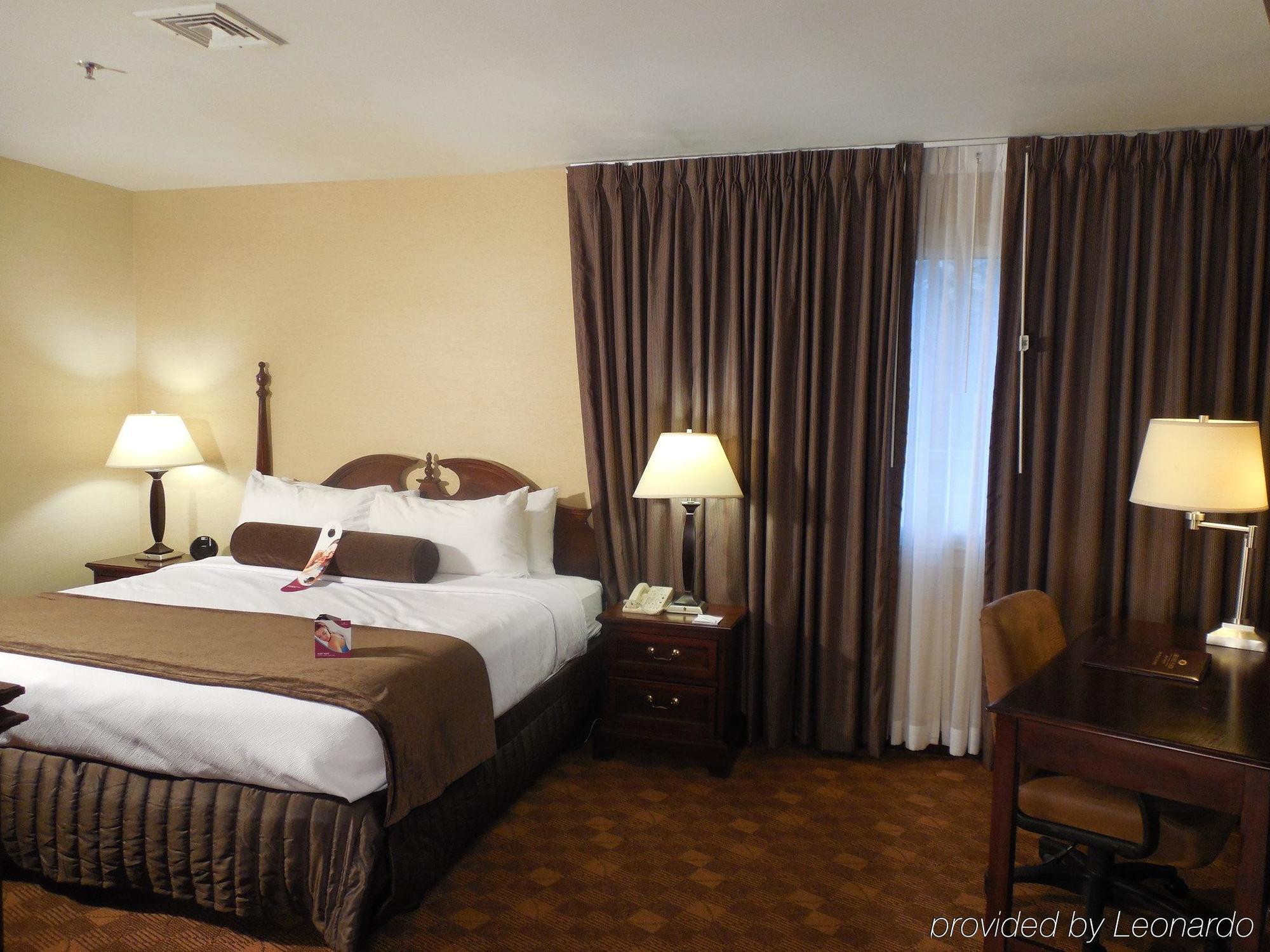 Отель Wyndham Southbury Экстерьер фото