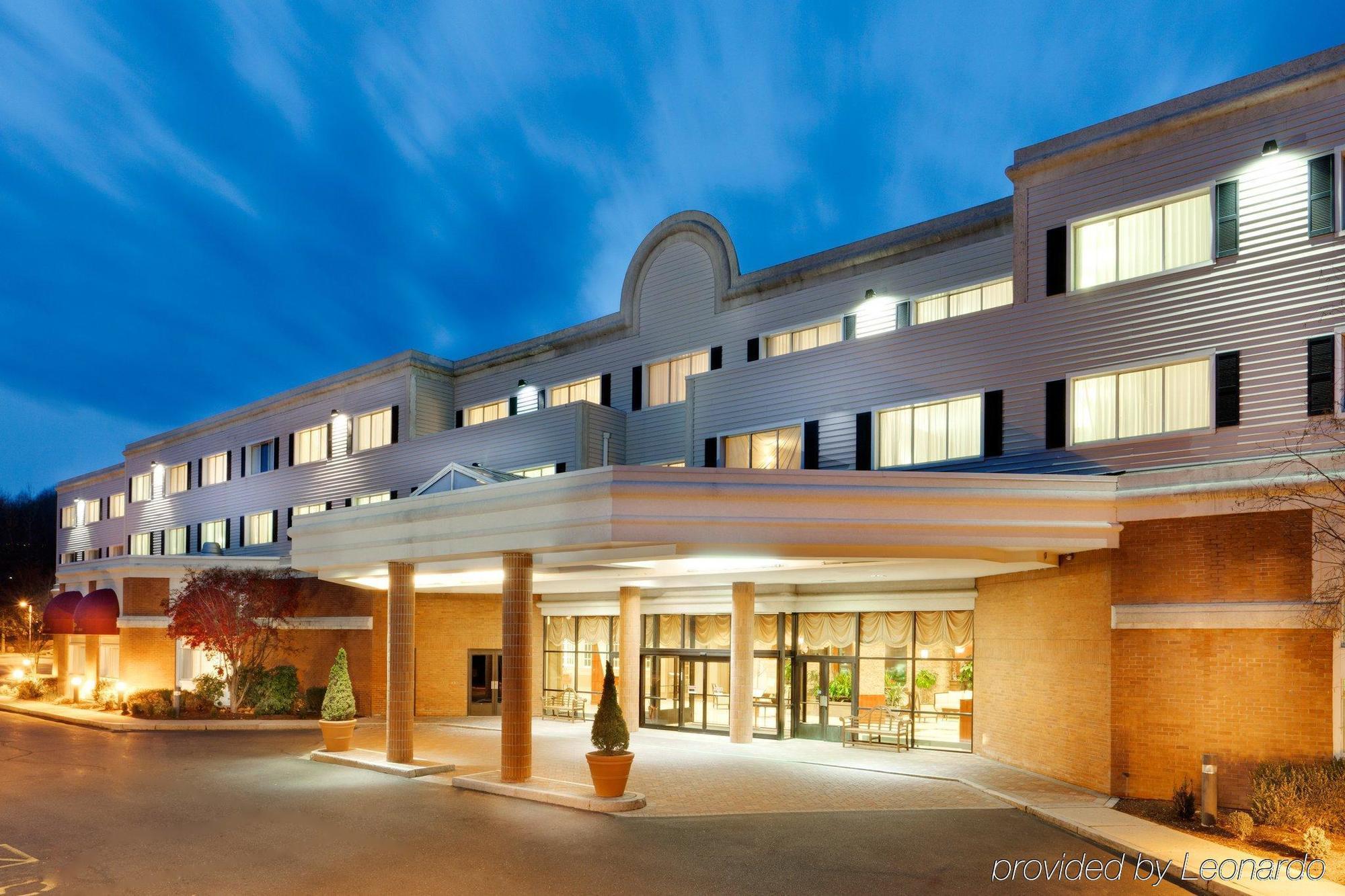 Отель Wyndham Southbury Экстерьер фото