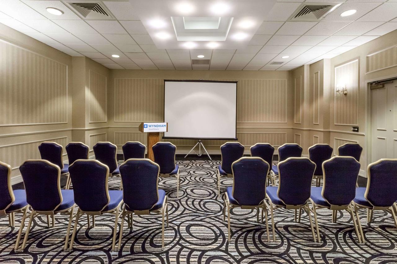 Отель Wyndham Southbury Экстерьер фото