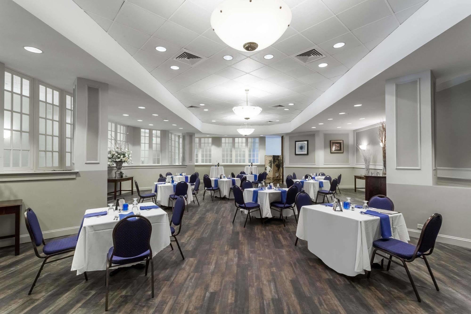 Отель Wyndham Southbury Экстерьер фото