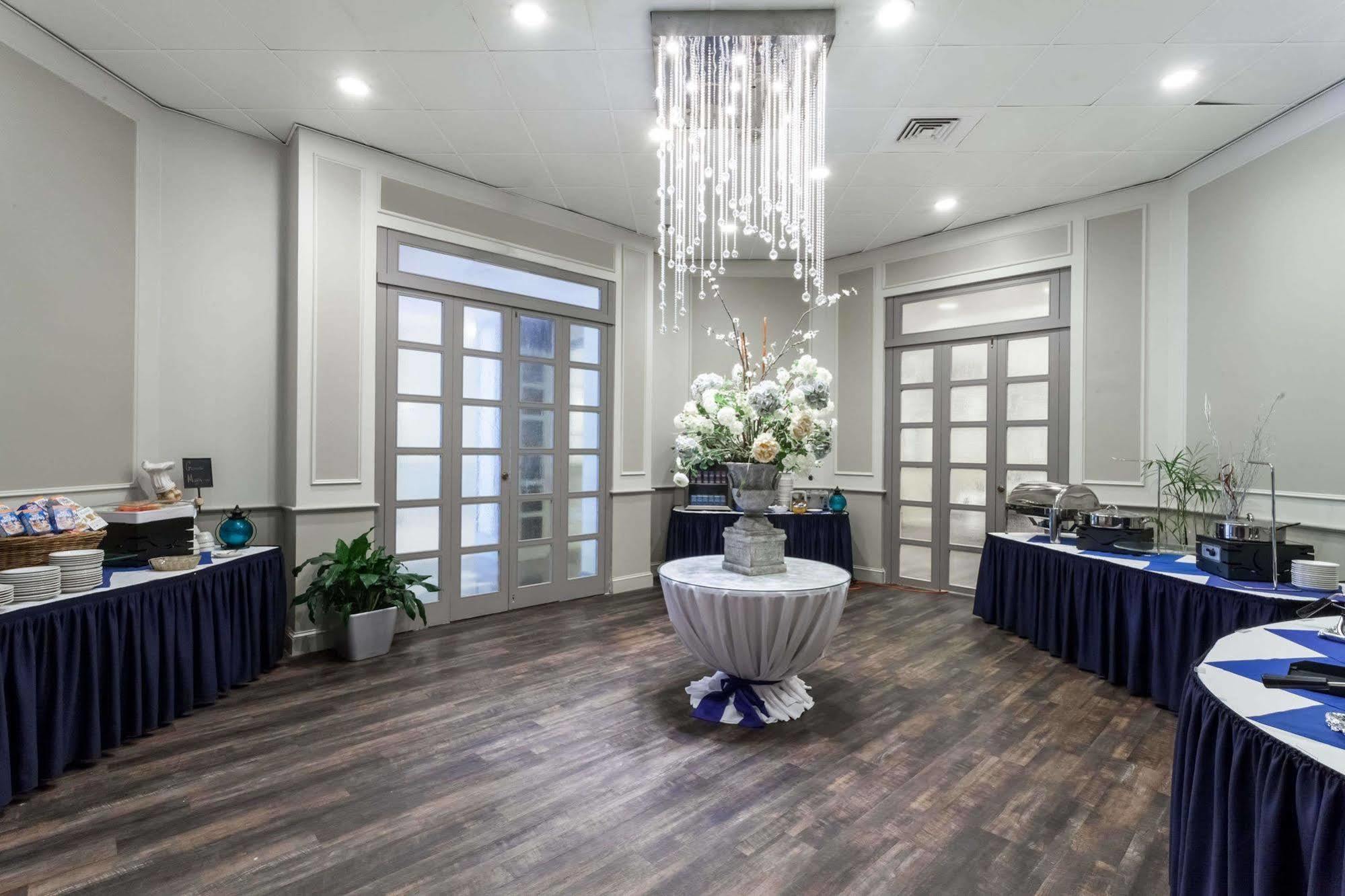 Отель Wyndham Southbury Экстерьер фото