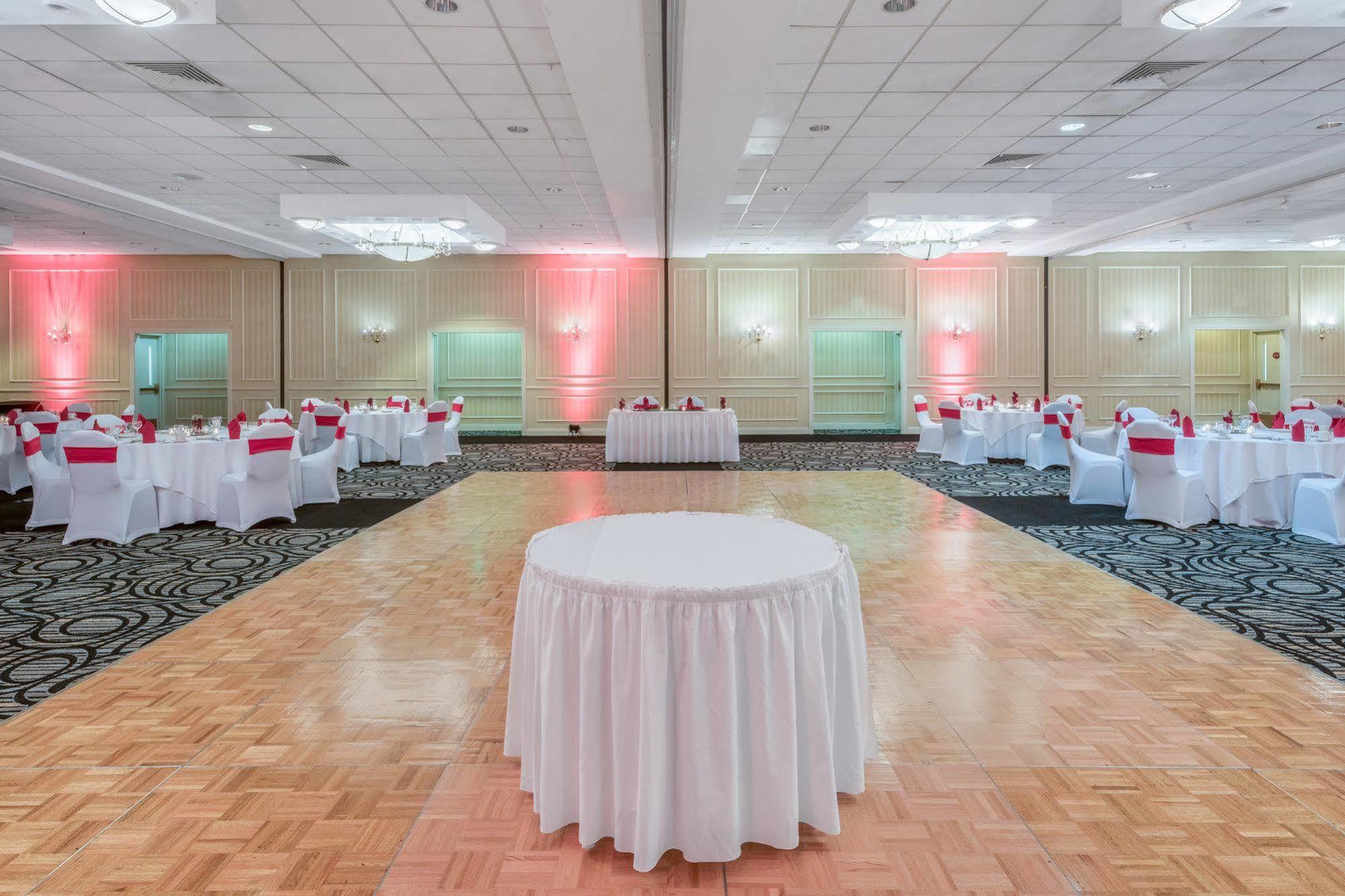 Отель Wyndham Southbury Экстерьер фото
