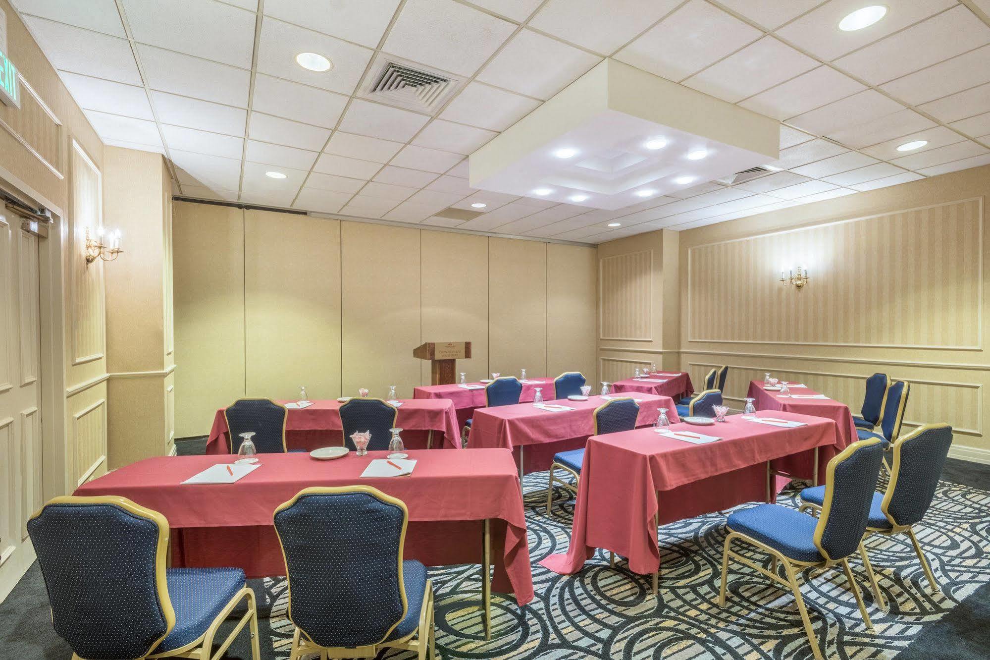 Отель Wyndham Southbury Экстерьер фото